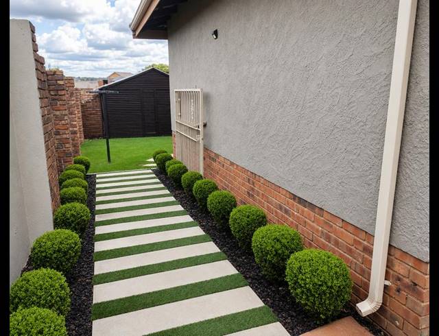 3 BEDROOM HOUSE FOR SALE IN HEUWELOORD